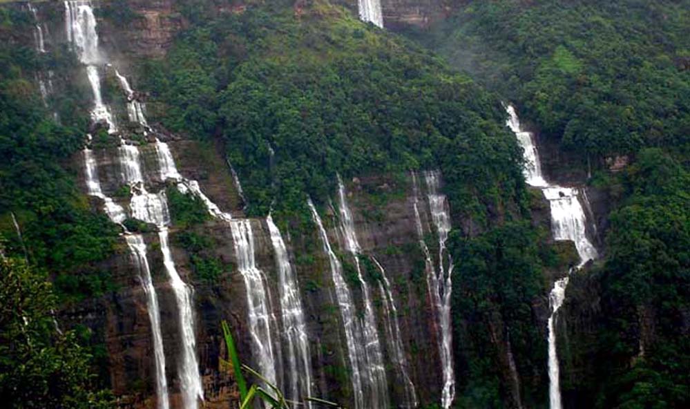 Nohsngithiang Falls