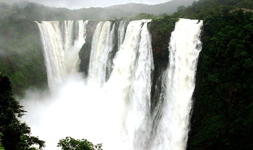 Nohsngithiang Falls